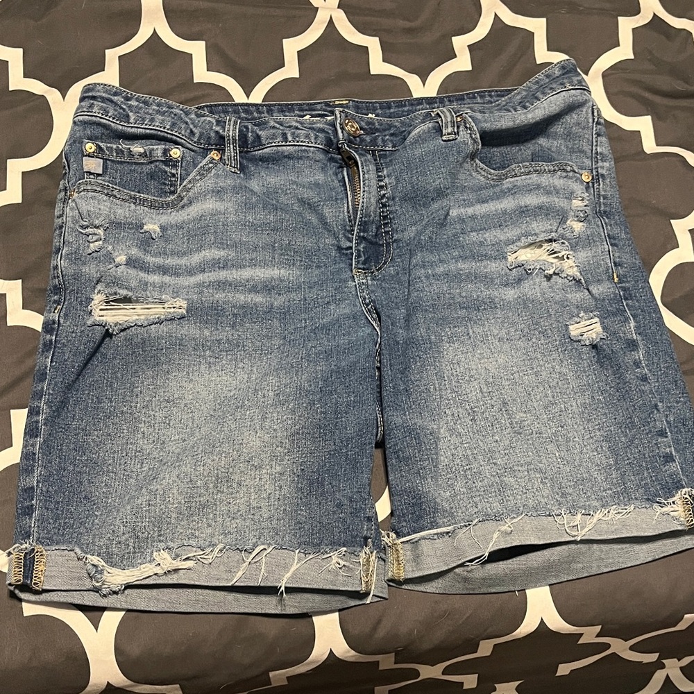 Sam's Club, seven brand, size 12 shorts, relaxed Bermuda.